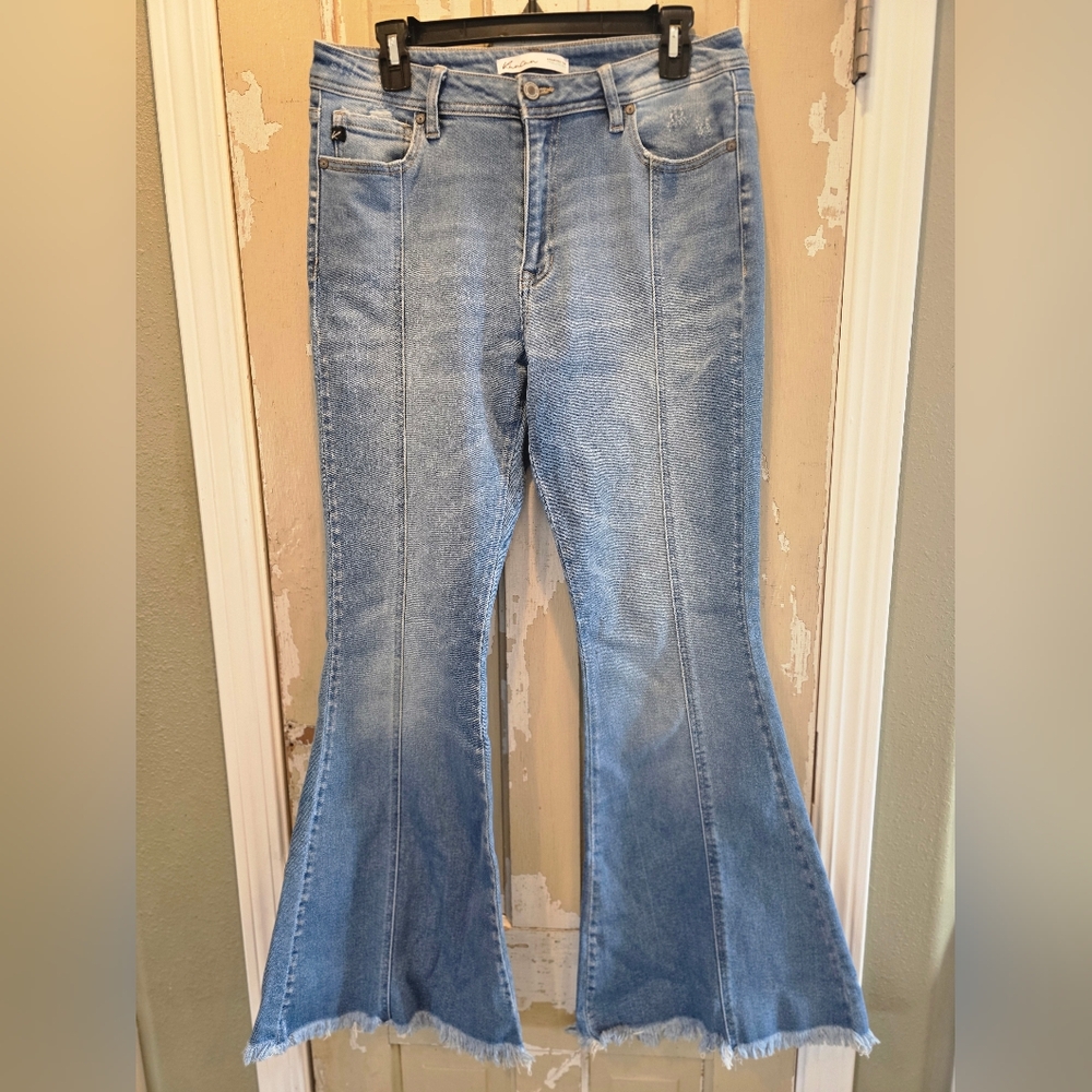 KanCan For Maurices Bell Bottom Fray Hem Front Seam Jean Size 29